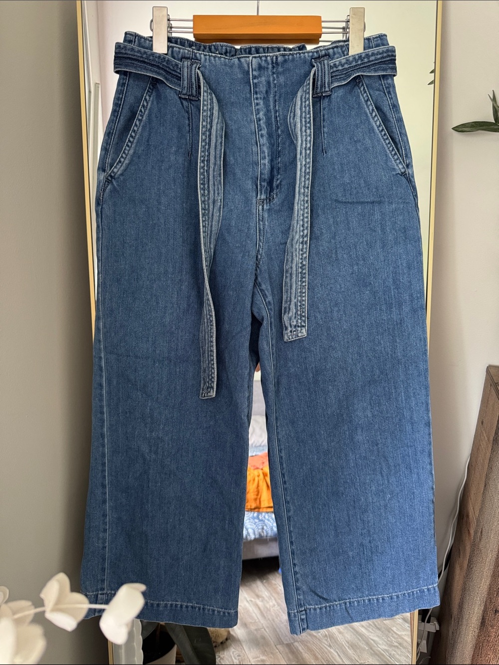 Dynamite Belted High-Waist Wide Leg Cropped Jeans